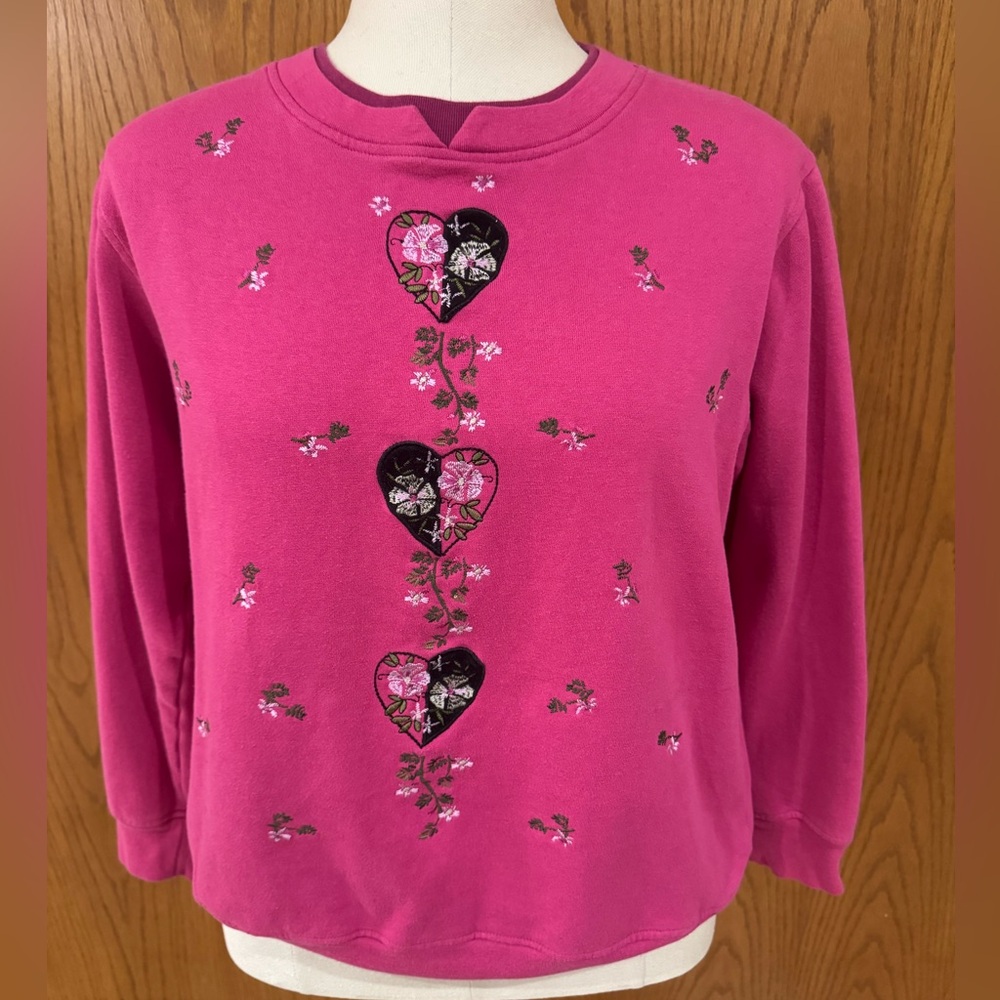 Vintage Shenanigans Women’s L Crewneck Pink Floral Heart Sweatshirt  Embroidered